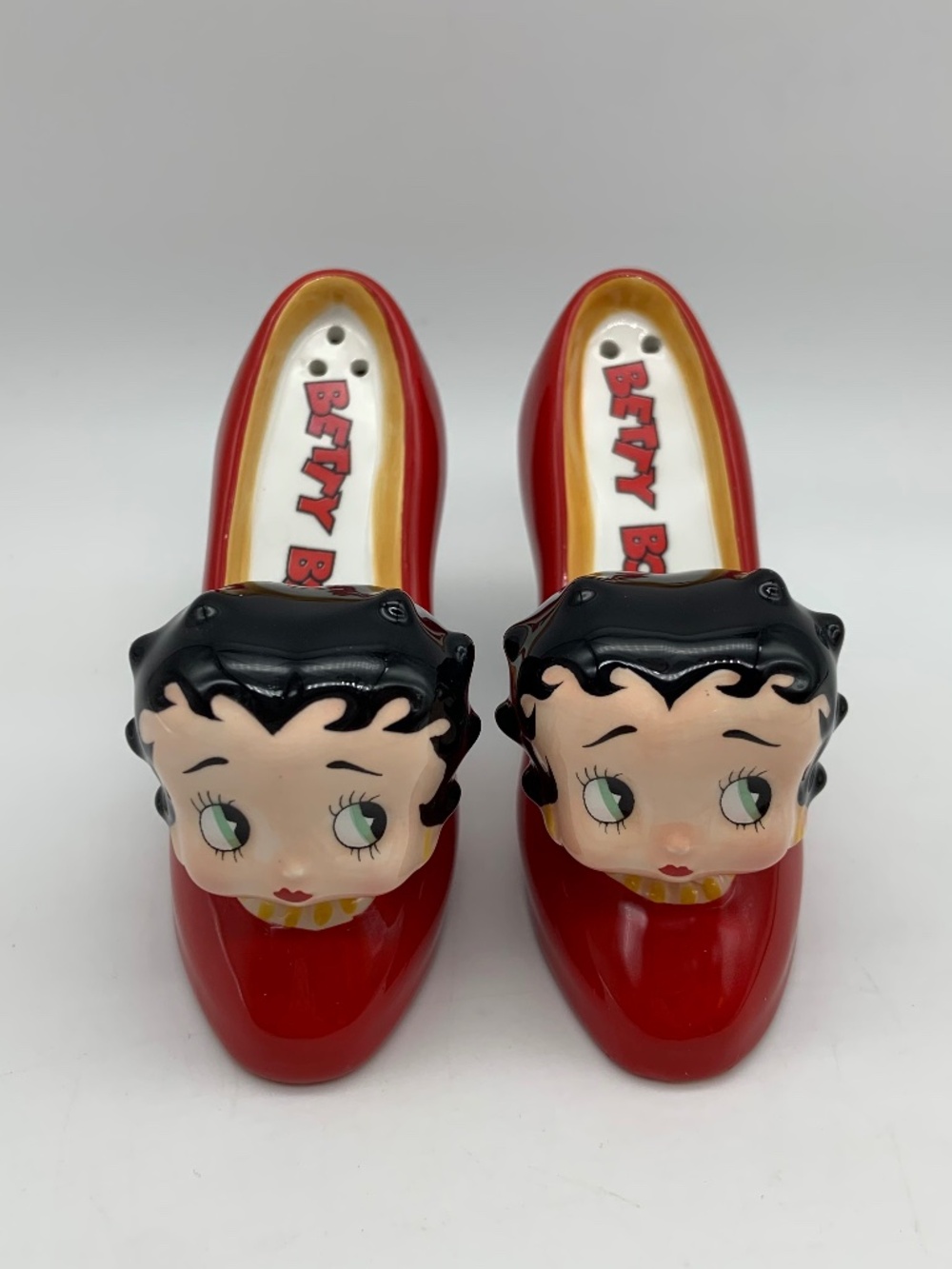 Vintage Vandor Betty Boop Shoe Heels Ceramic Salt and Pepper Shaker Set NEW!